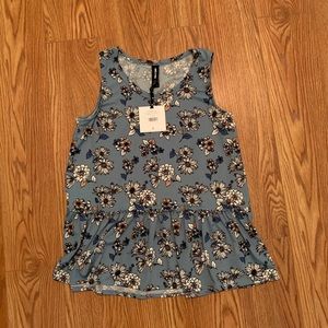 New Relaxed Ruffle tank Agnes & Dora